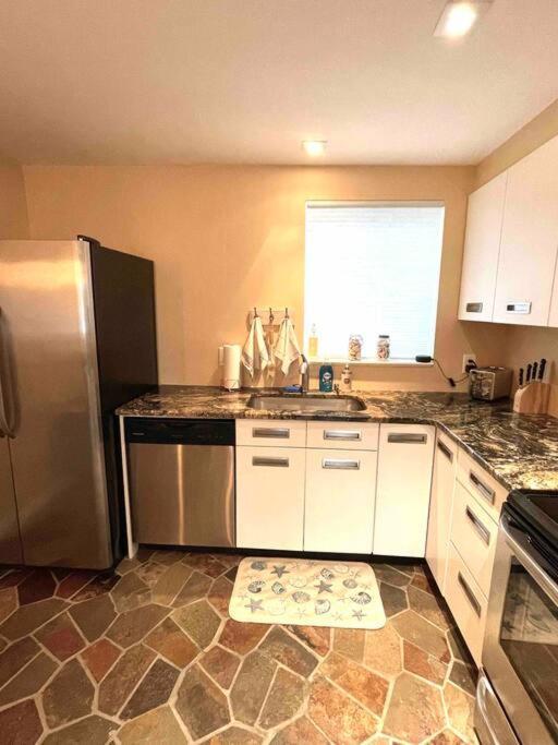 Family Paradise! Hottub/ev/4bd3ba/3.7mi To
