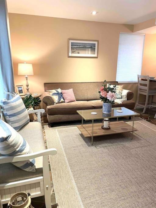 Gem! Hot Tub/ev/2bd/3.7mi Beach/.5mi Outlets Holiday home Rehoboth Beach