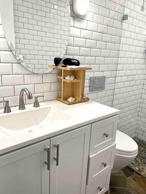 Holiday home Gem! Hot Tub/ev/2bd/3.7mi Beach/.5mi Outlets *