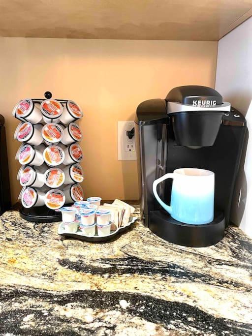 Gem! Hot Tub/ev/2bd/3.7mi Beach/.5mi Outlets Rehoboth Beach