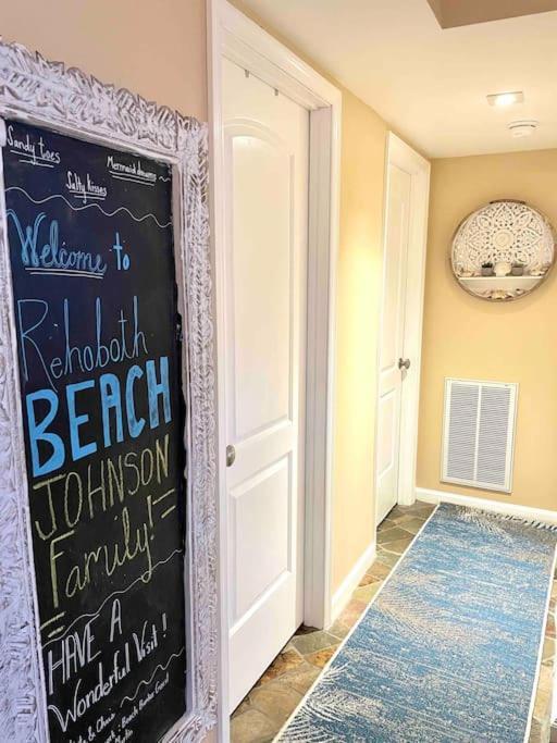 Gem! Hot Tub/ev/2bd/3.7mi Beach/.5mi Outlets *