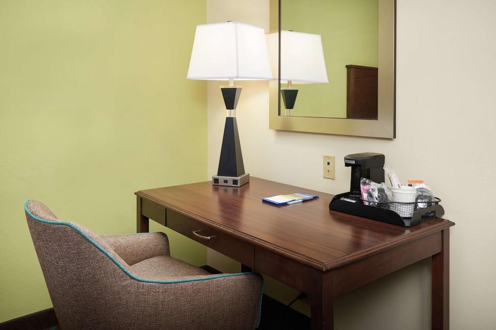 Hampton Rehoboth Hotel 3*