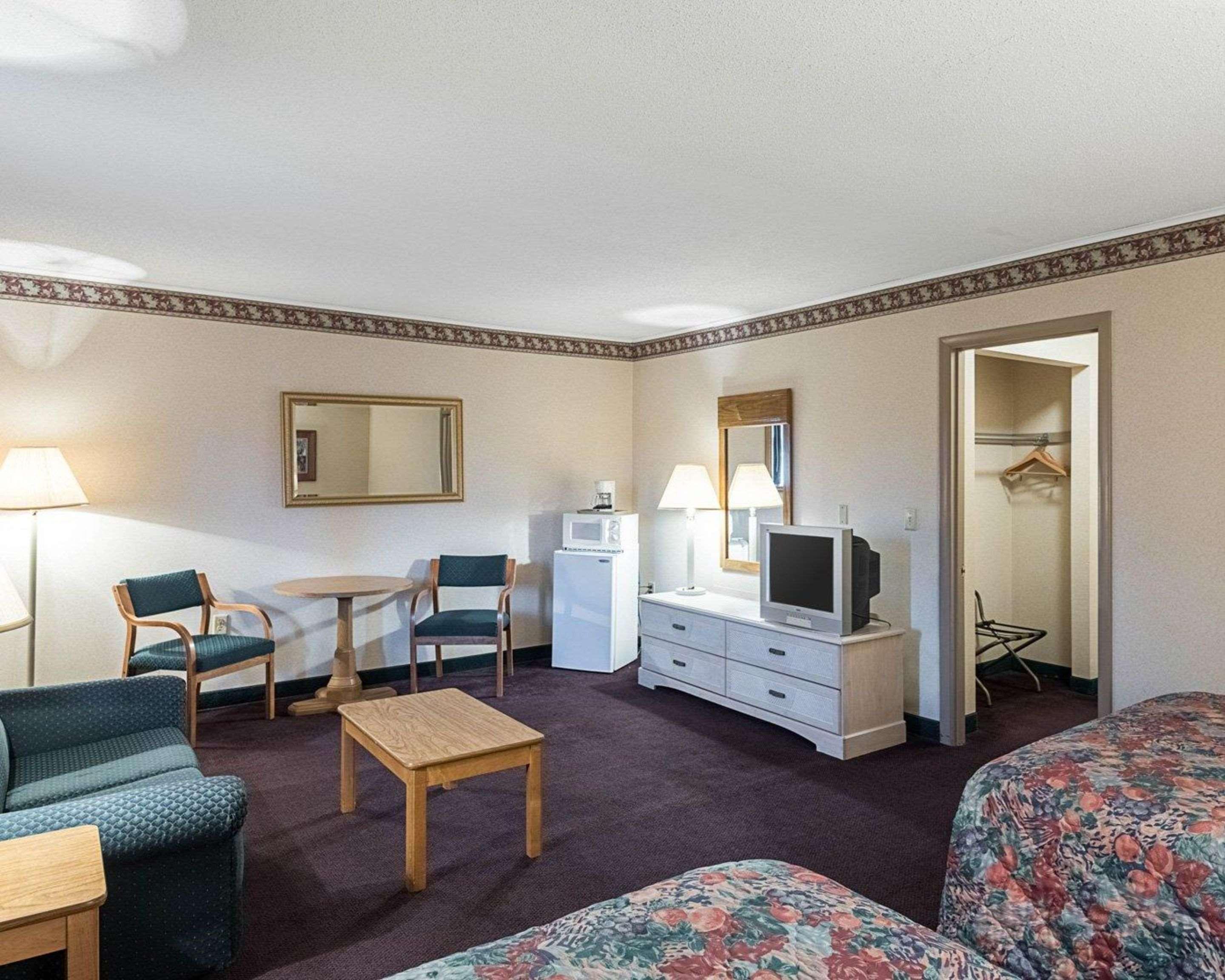 Rodeway & Hotel 2*