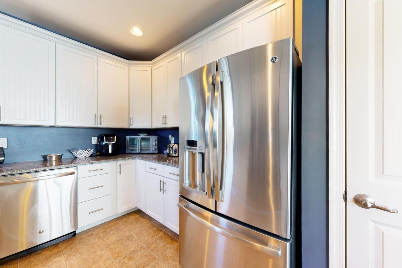 Apartment Grande At Canal Pointe - 37696 Ulster Dr, Unit #12