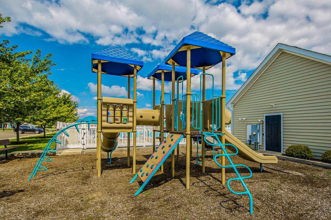 Grande At Canal Pointe - 37696 Ulster Dr, Unit #12 Apartment