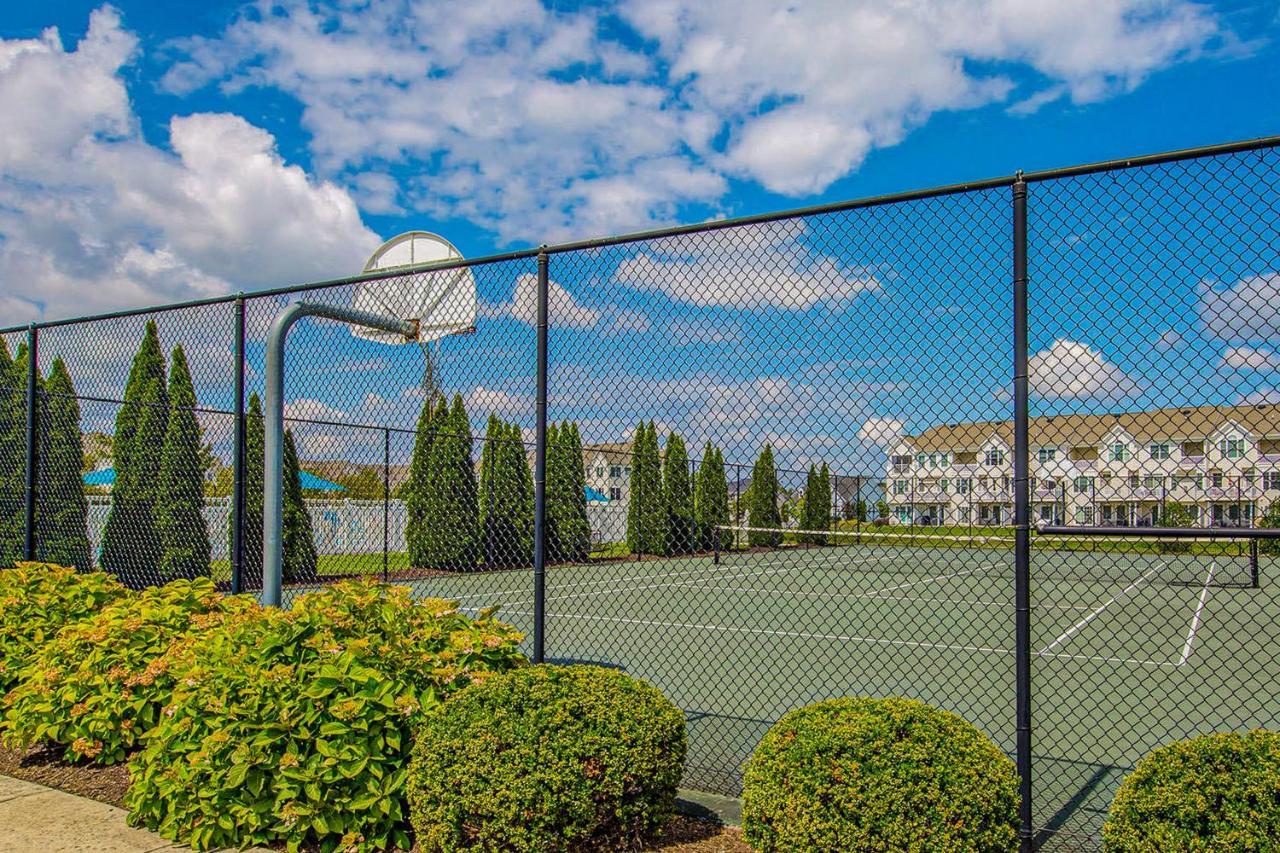 Apartment Grande At Canal Pointe - 37696 Ulster Dr, Unit #12 *