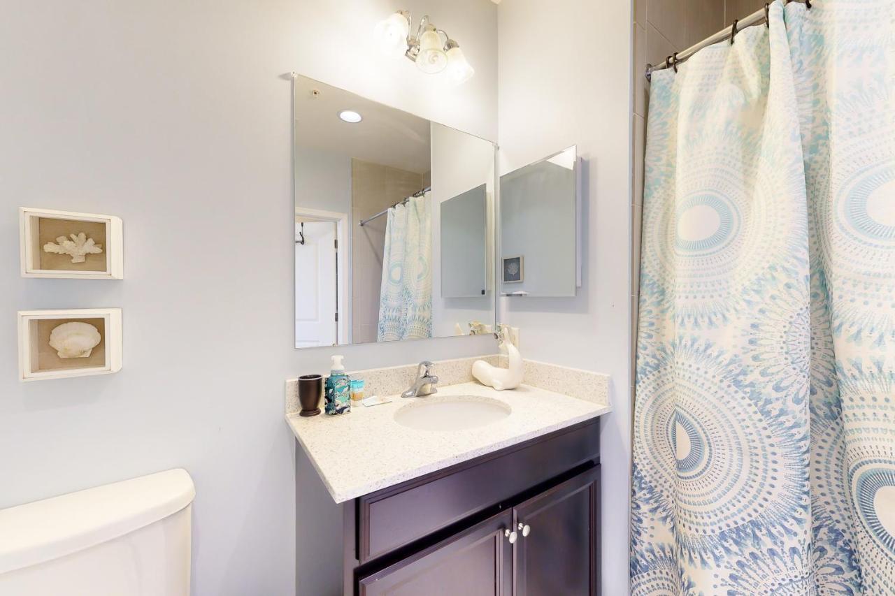 Apartment Grande At Canal Pointe - 37696 Ulster Dr, Unit #12 *