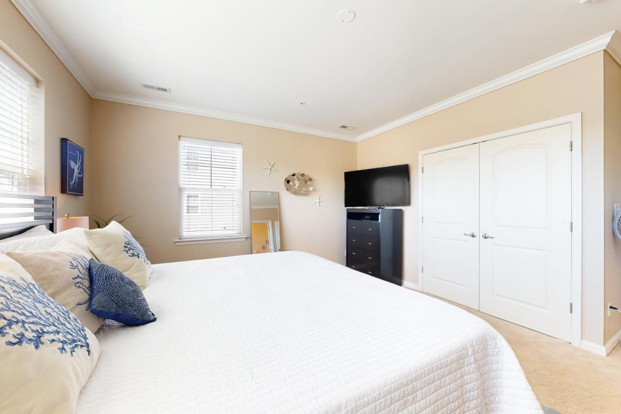 Grande At Canal Pointe - 37696 Ulster Dr, Unit #12 *