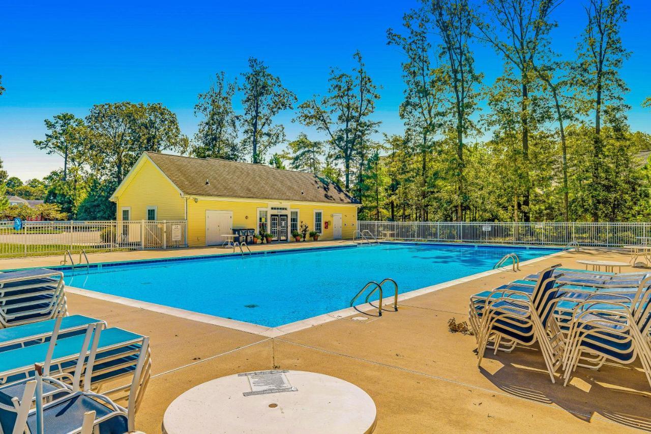 Apartment Grande At Canal Pointe - 37696 Ulster Dr, Unit #12
