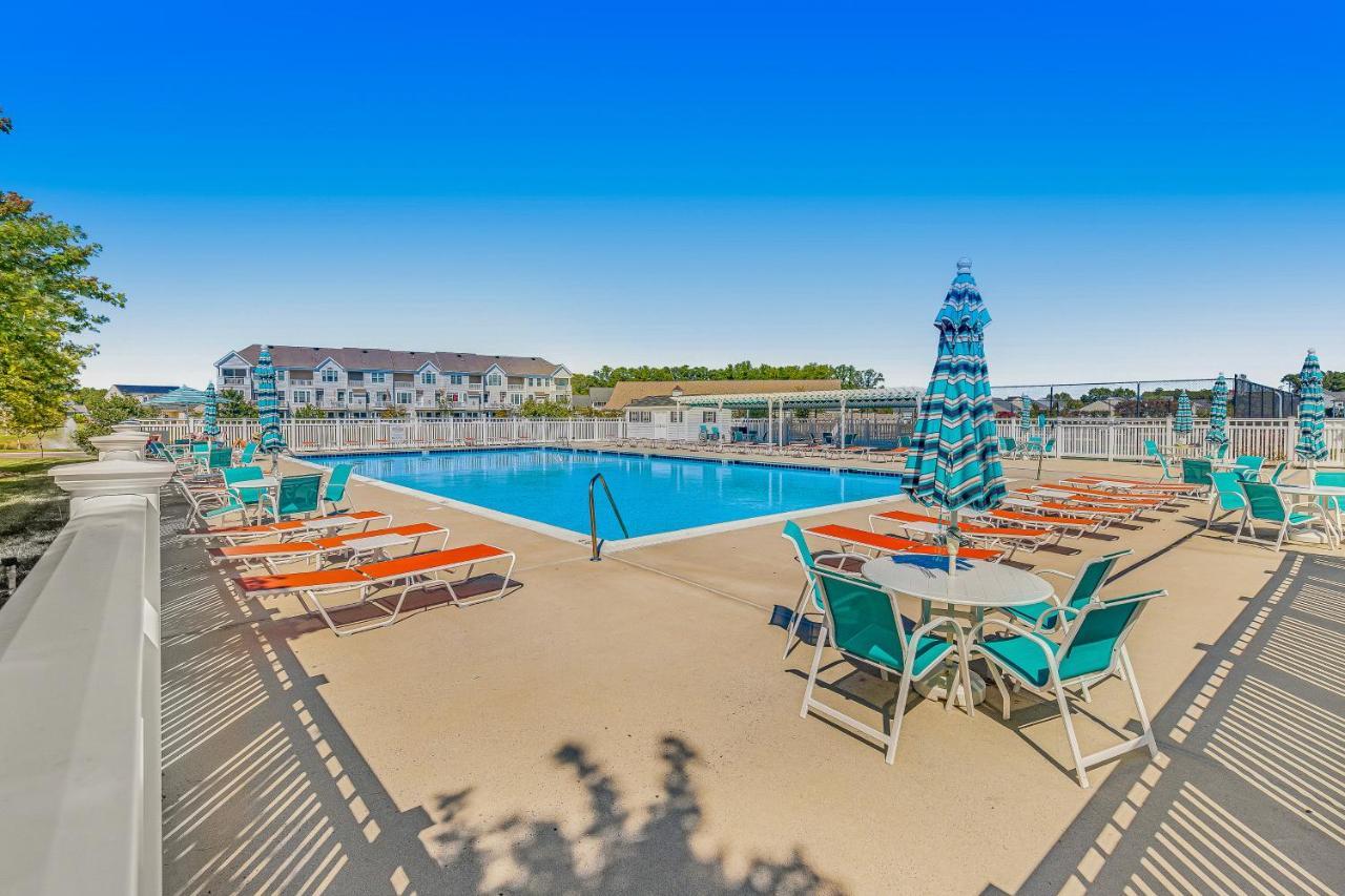 Apartment Grande At Canal Pointe - 37696 Ulster Dr, Unit #12 *