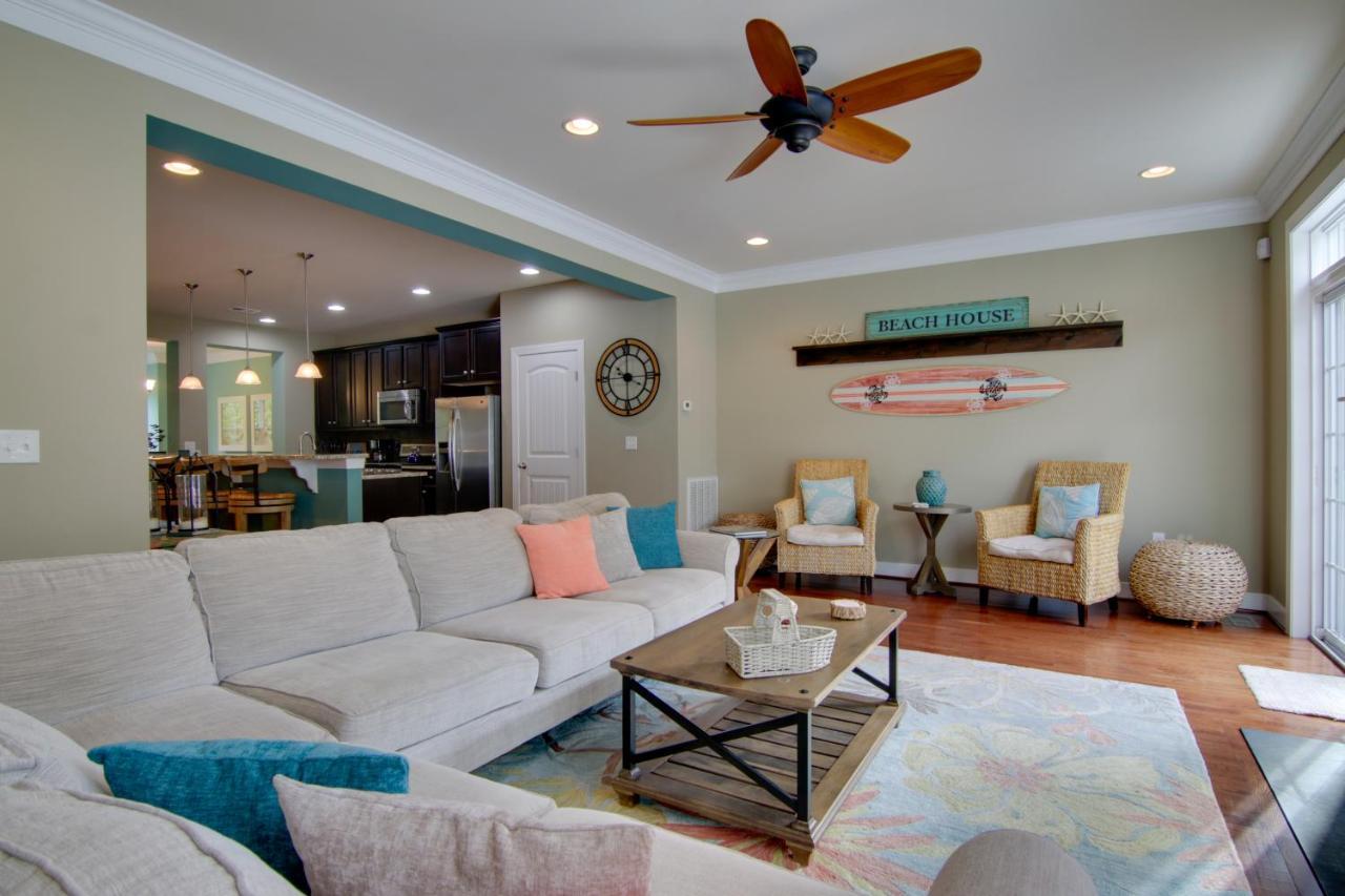 Sunlit Rehoboth Townhome With Pool Access! Holiday home *