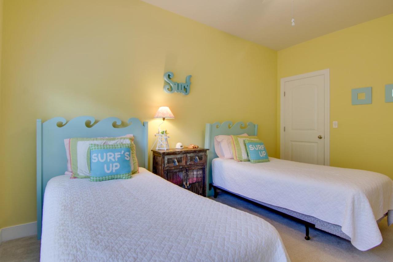 Sunlit Rehoboth Townhome With Pool Access! Holiday home