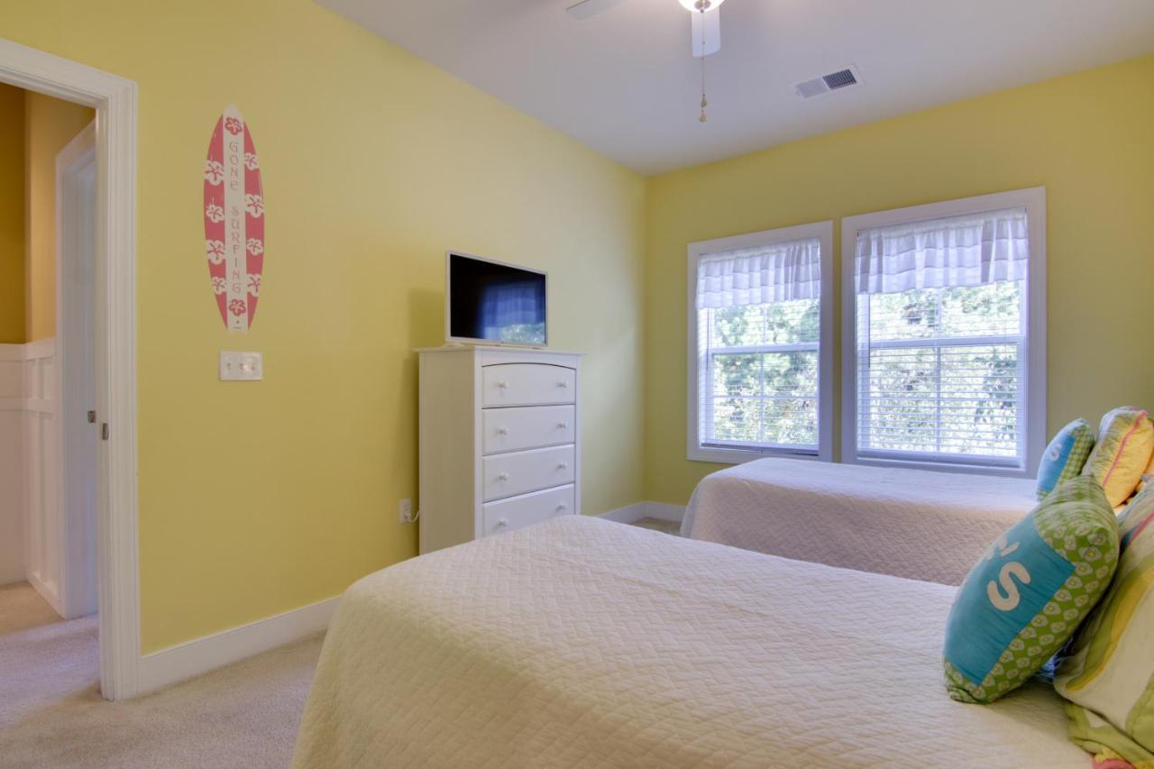 Sunlit Rehoboth Townhome With Pool Access! Holiday home *