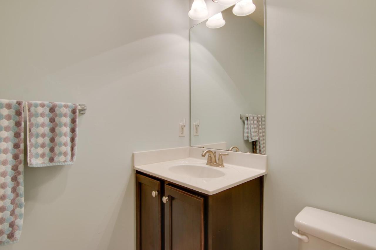 Holiday home Sunlit Rehoboth Townhome With Pool Access!