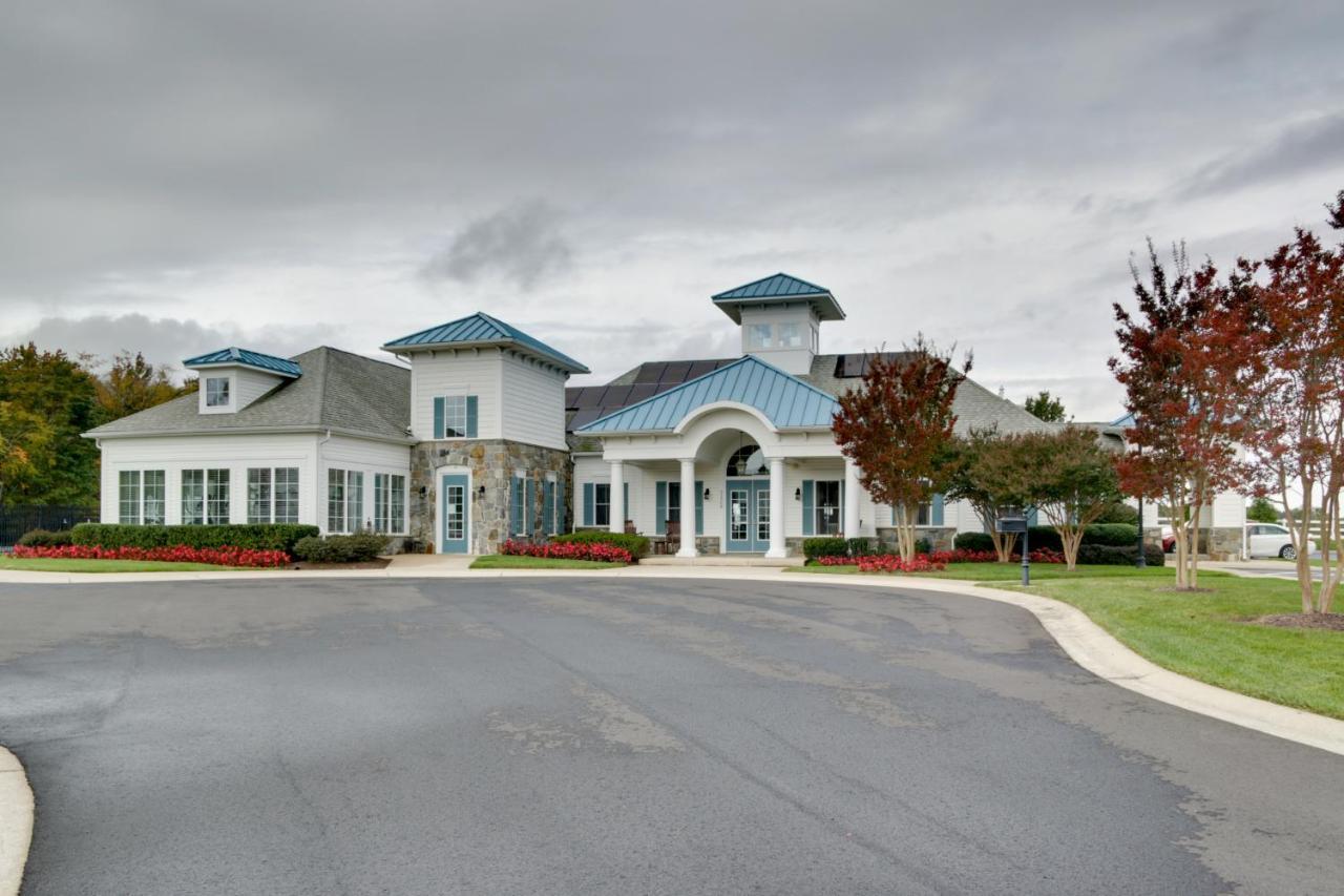 Sunlit Rehoboth Townhome With Pool Access! Holiday home *