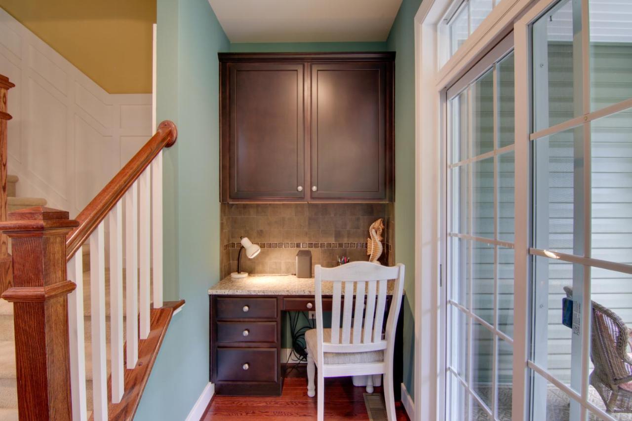Sunlit Rehoboth Townhome With Pool Access! Holiday home