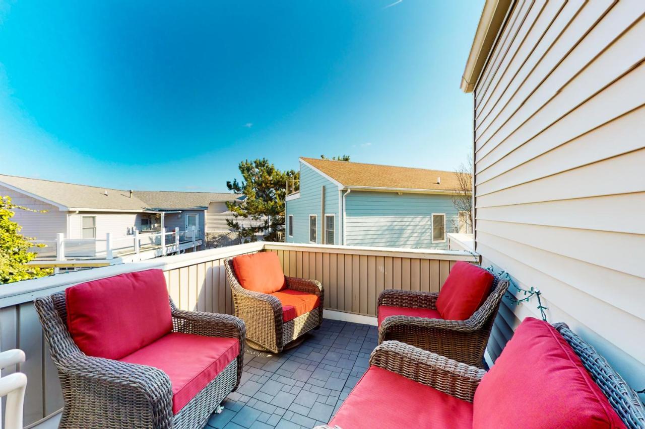 Mariners Court - 4 Laurel St Unit 219 Apartment *