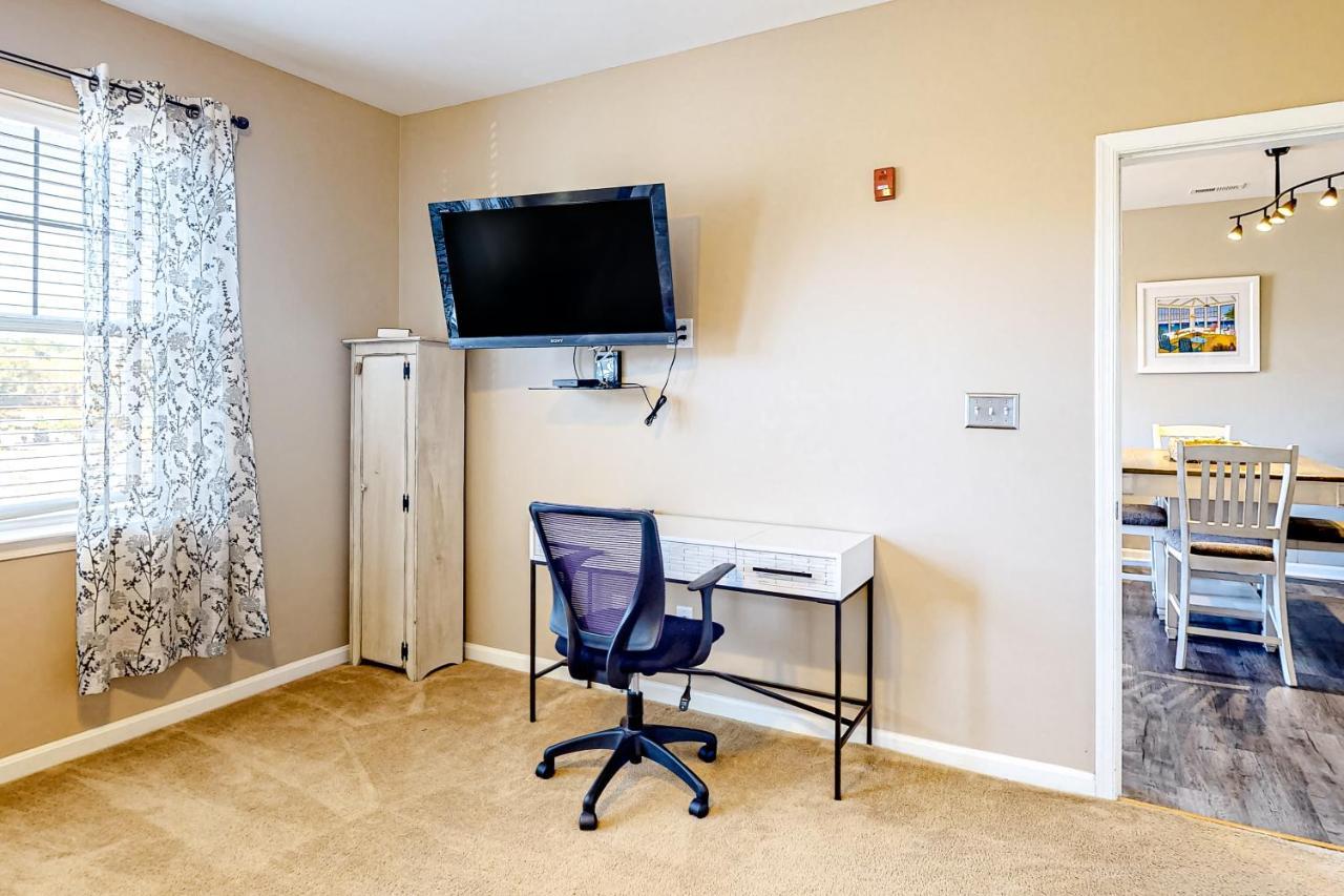 Apartment Grande At Canal Pointe - Ulster Dr, Unit #11 *