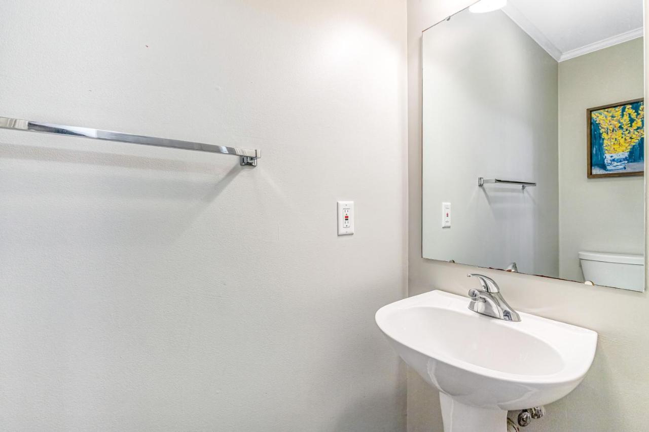 Versailles At Eagles Landing --- 290 American Eagle Way Unit 5