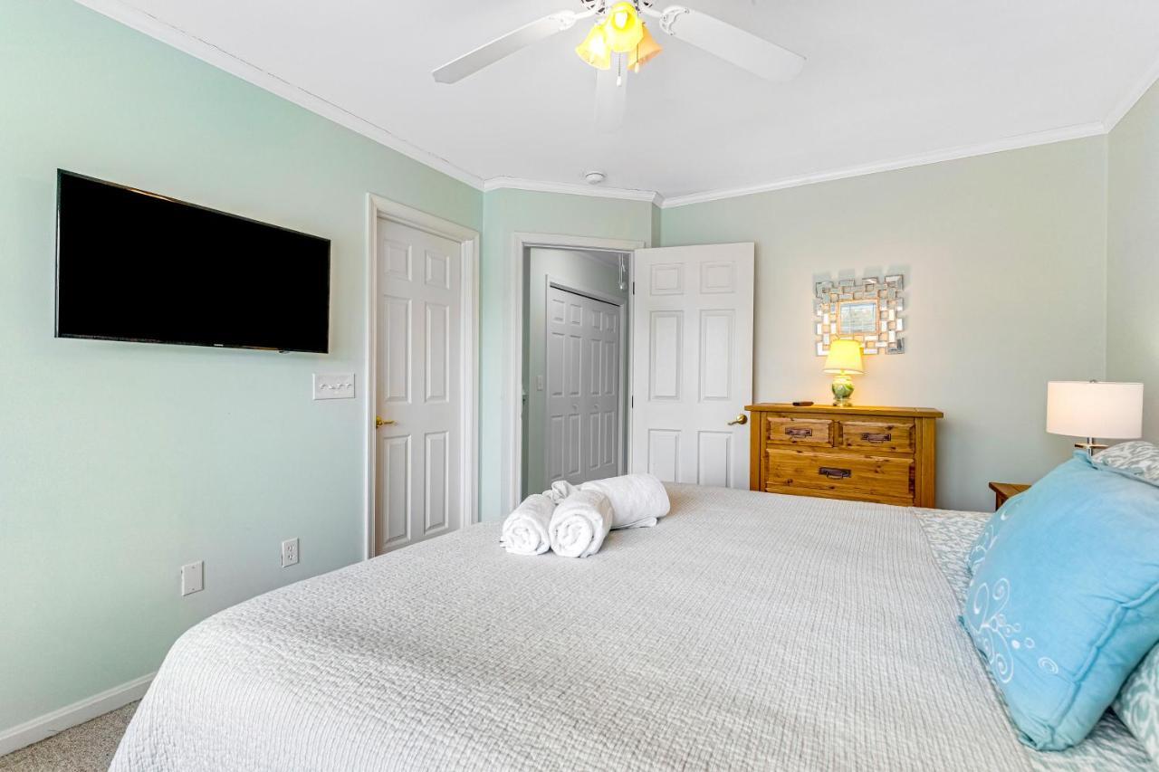 Apartment Versailles At Eagles Landing --- 290 American Eagle Way Unit 5