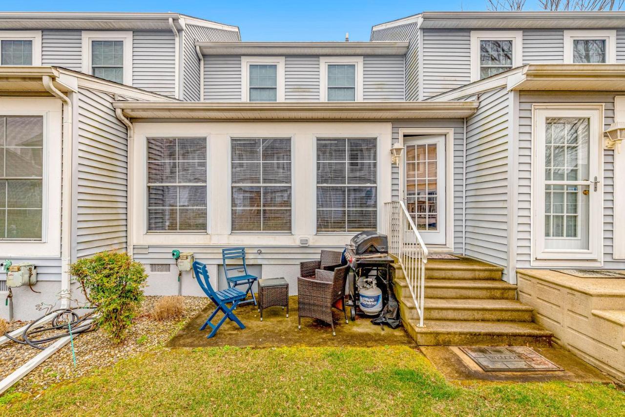 Versailles At Eagles Landing --- 290 American Eagle Way Unit 5 *
