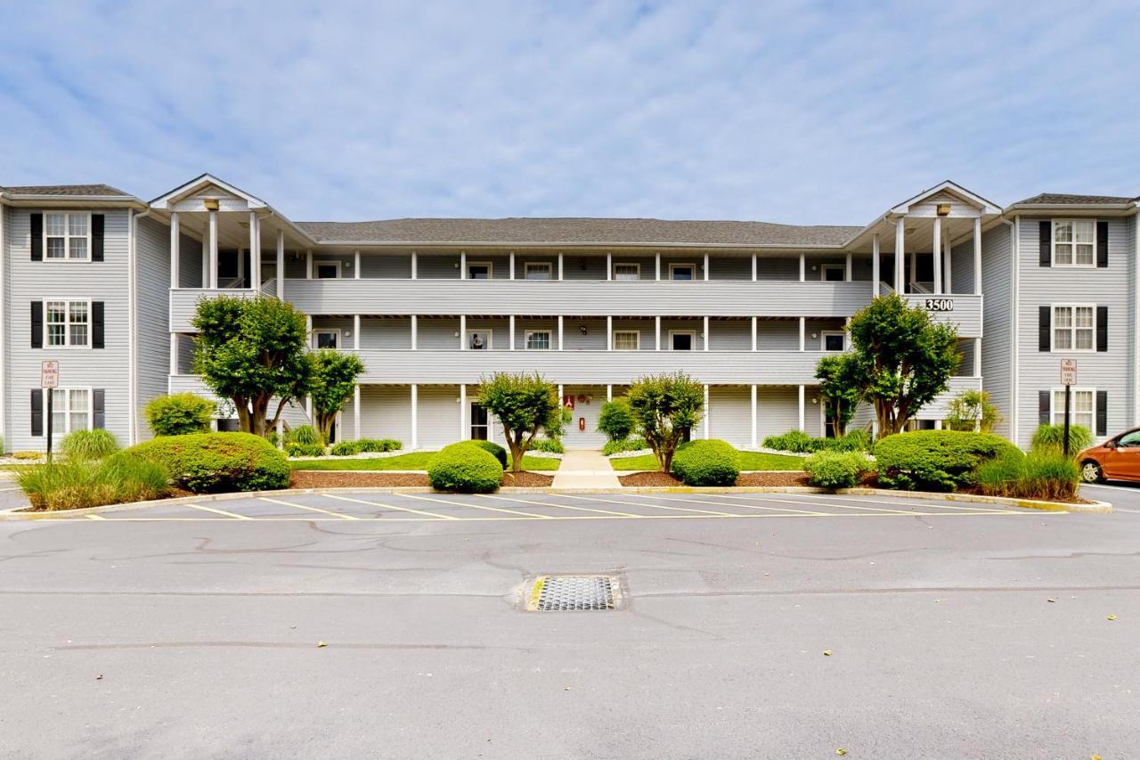 Sanibel Village --- 3500 Sanibel Cir, Unit #3507 Apartment *