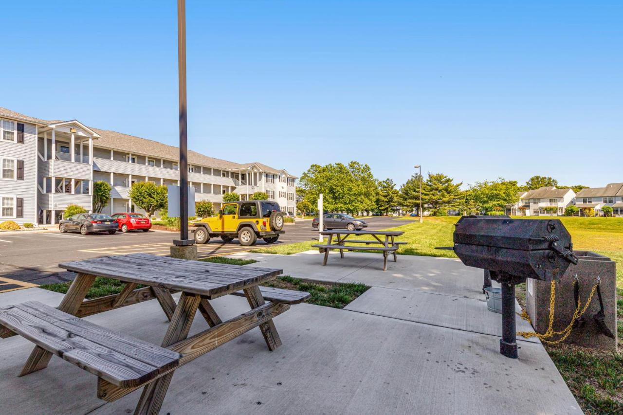 Sanibel Village --- 3500 Sanibel Cir, Unit #3507