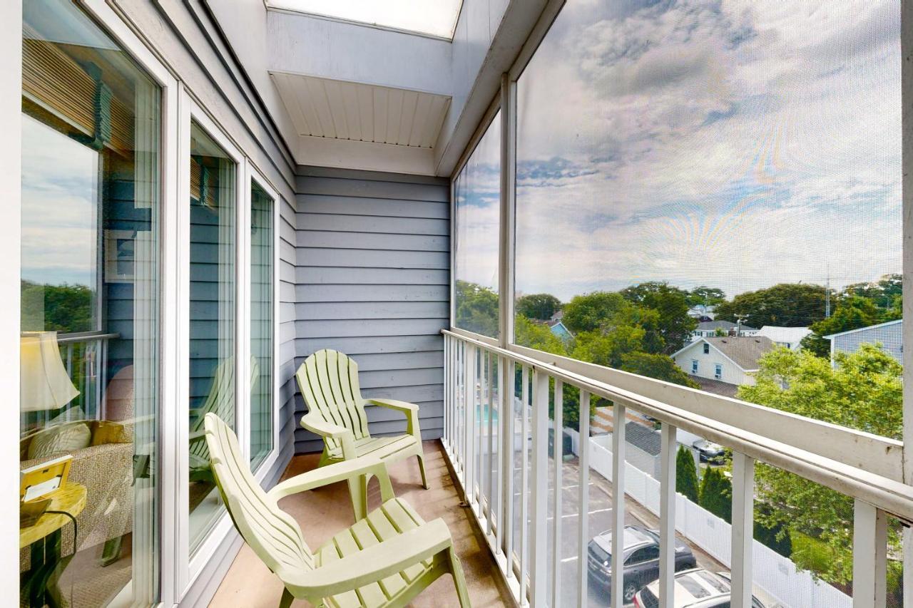 Apartment Town Of Rehoboth --- The Wilmington 50 Wilmington Ave #317 *