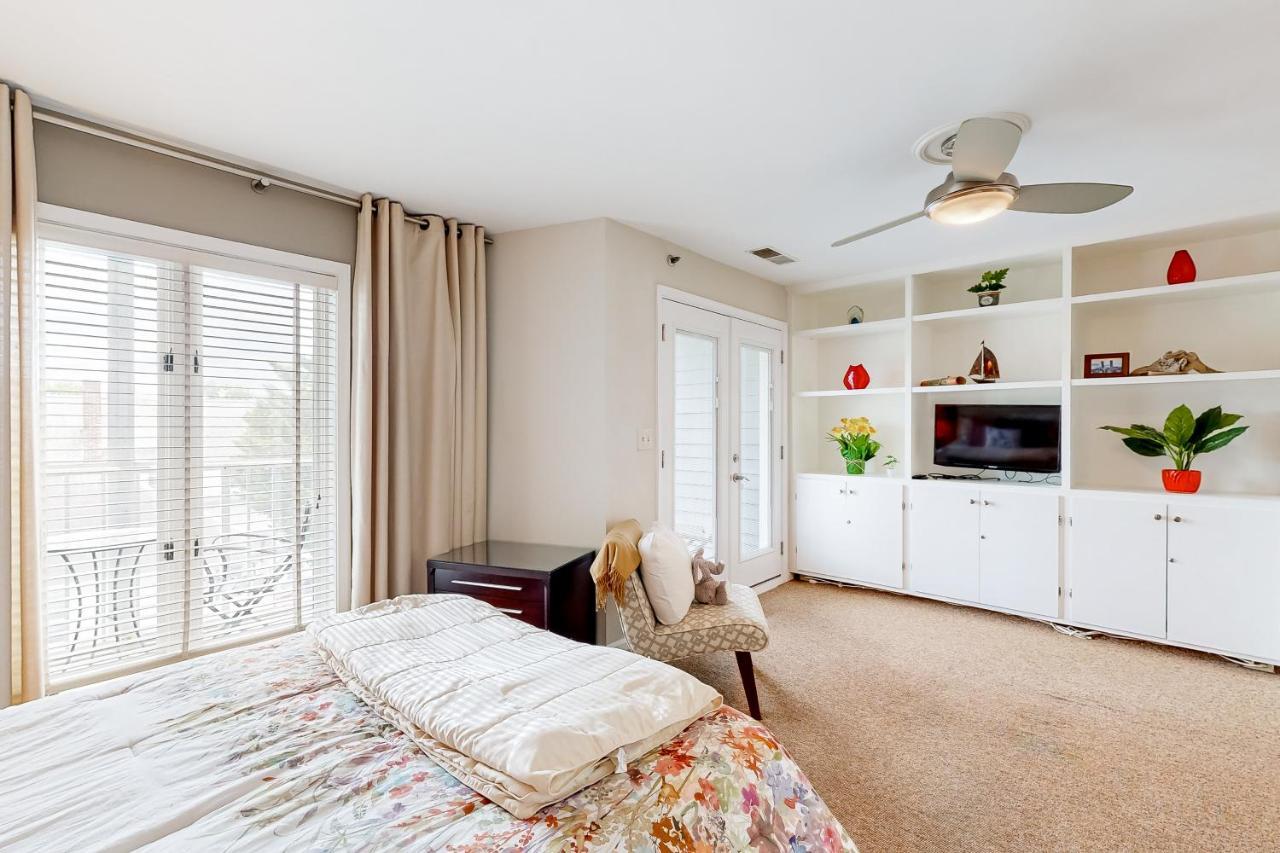 Apartment Town Of Rehoboth --- The Wilmington 50 Wilmington Ave #317 *