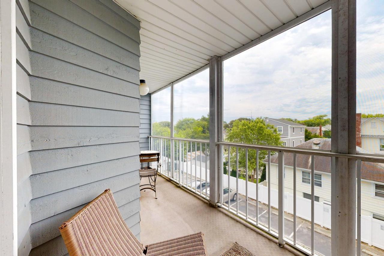 Apartment Town Of Rehoboth --- The Wilmington 50 Wilmington Ave #317 *