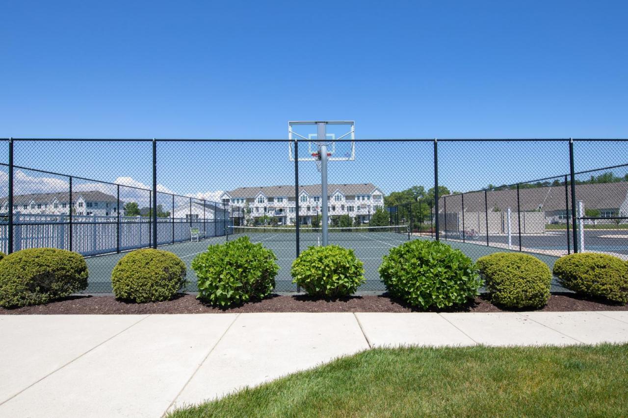 Apartment Grande At Canal Pointe - 19708 Chelmer Dr, Unit #9 *