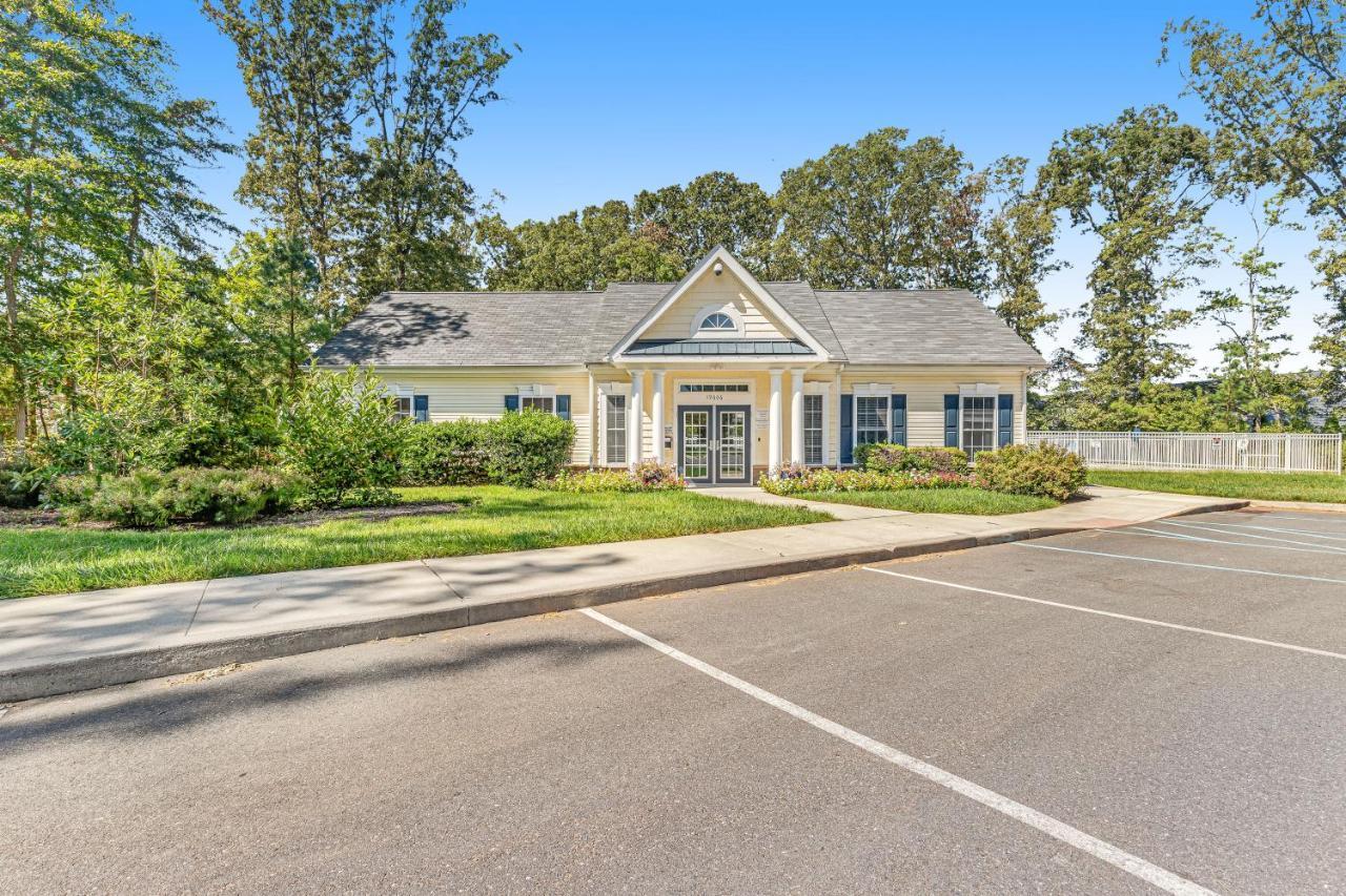 Apartment Grande At Canal Pointe - 19708 Chelmer Dr, Unit #9