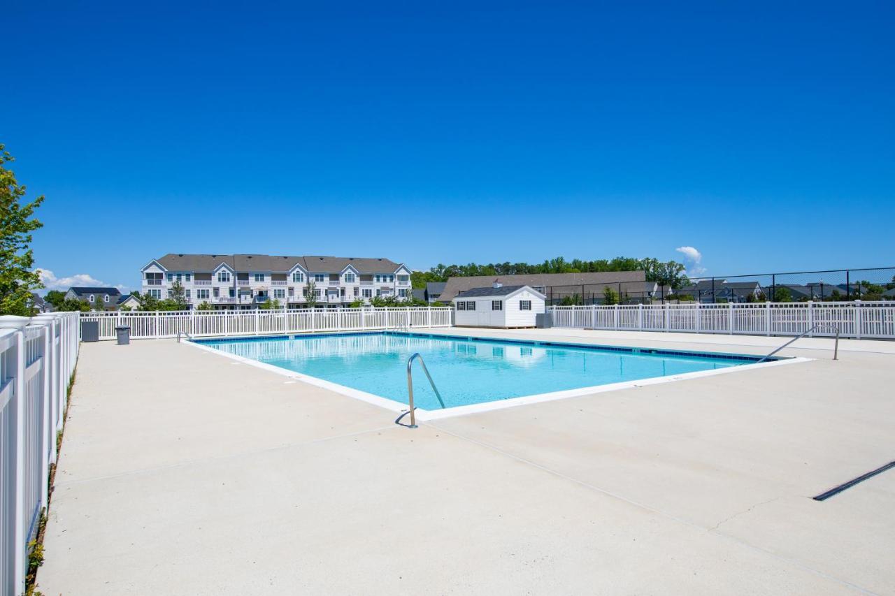 Grande At Canal Pointe - 19708 Chelmer Dr, Unit #9 Apartment