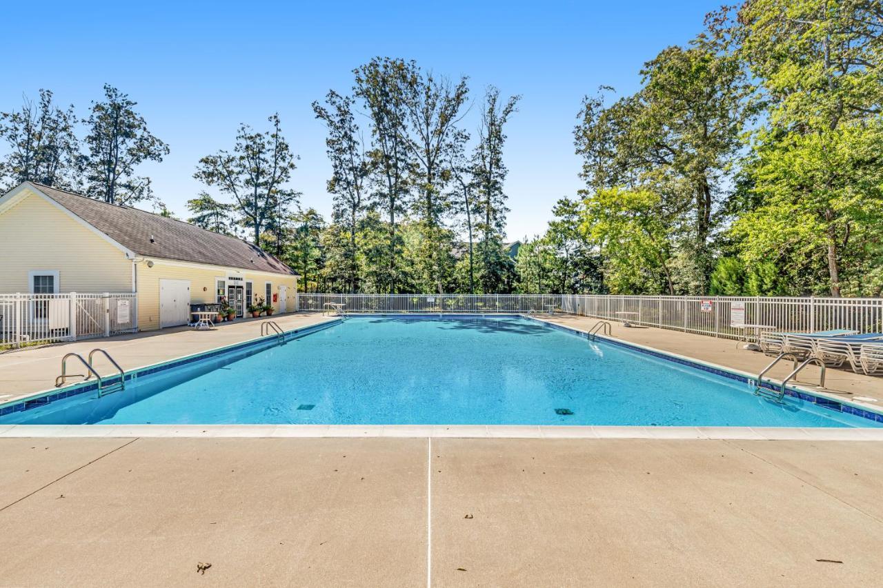 Grande At Canal Pointe - 19708 Chelmer Dr, Unit #9 Apartment *