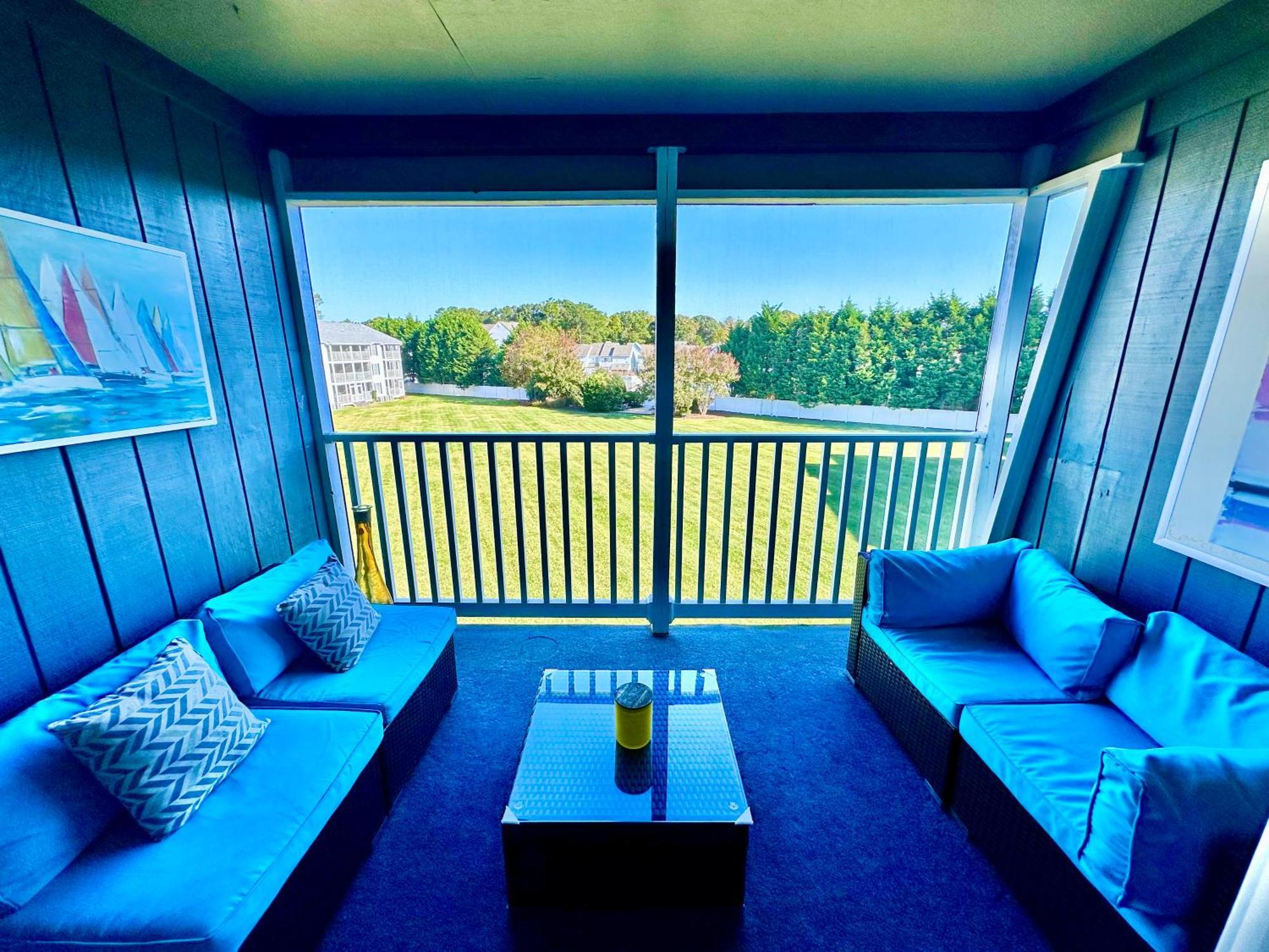 Apartment Modern Beachside Bliss: 2 Bed/2 Bath Haven *