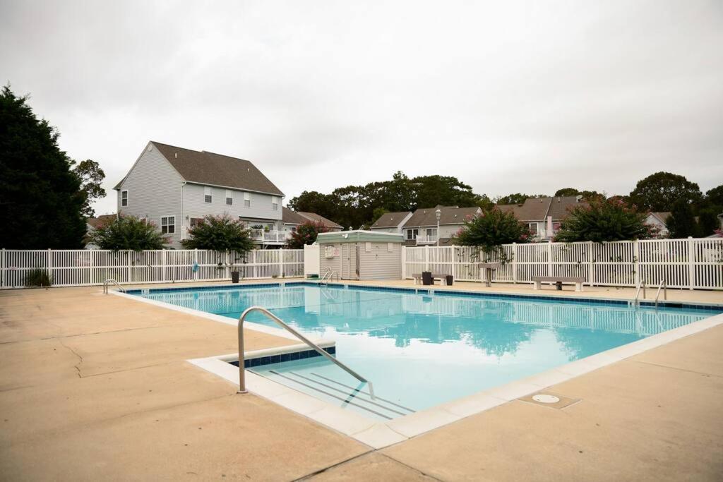 Modern Beachside Bliss: 2 Bed/2 Bath Haven * Rehoboth Beach
