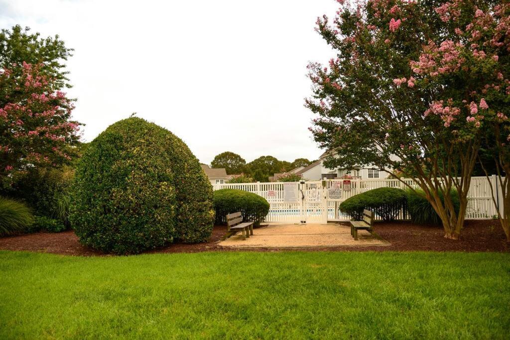 Modern Beachside Bliss: 2 Bed/2 Bath Haven *