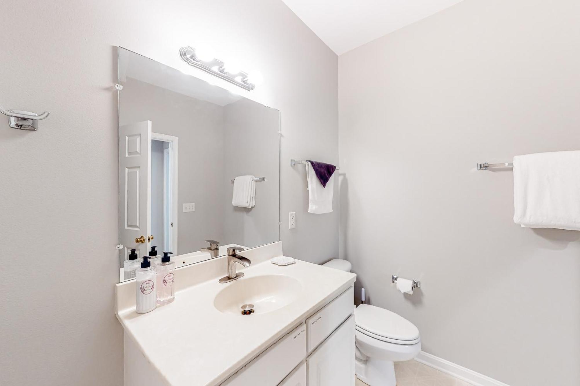 Apartment Creekwood --- 100 Cascade Ln, #109 *