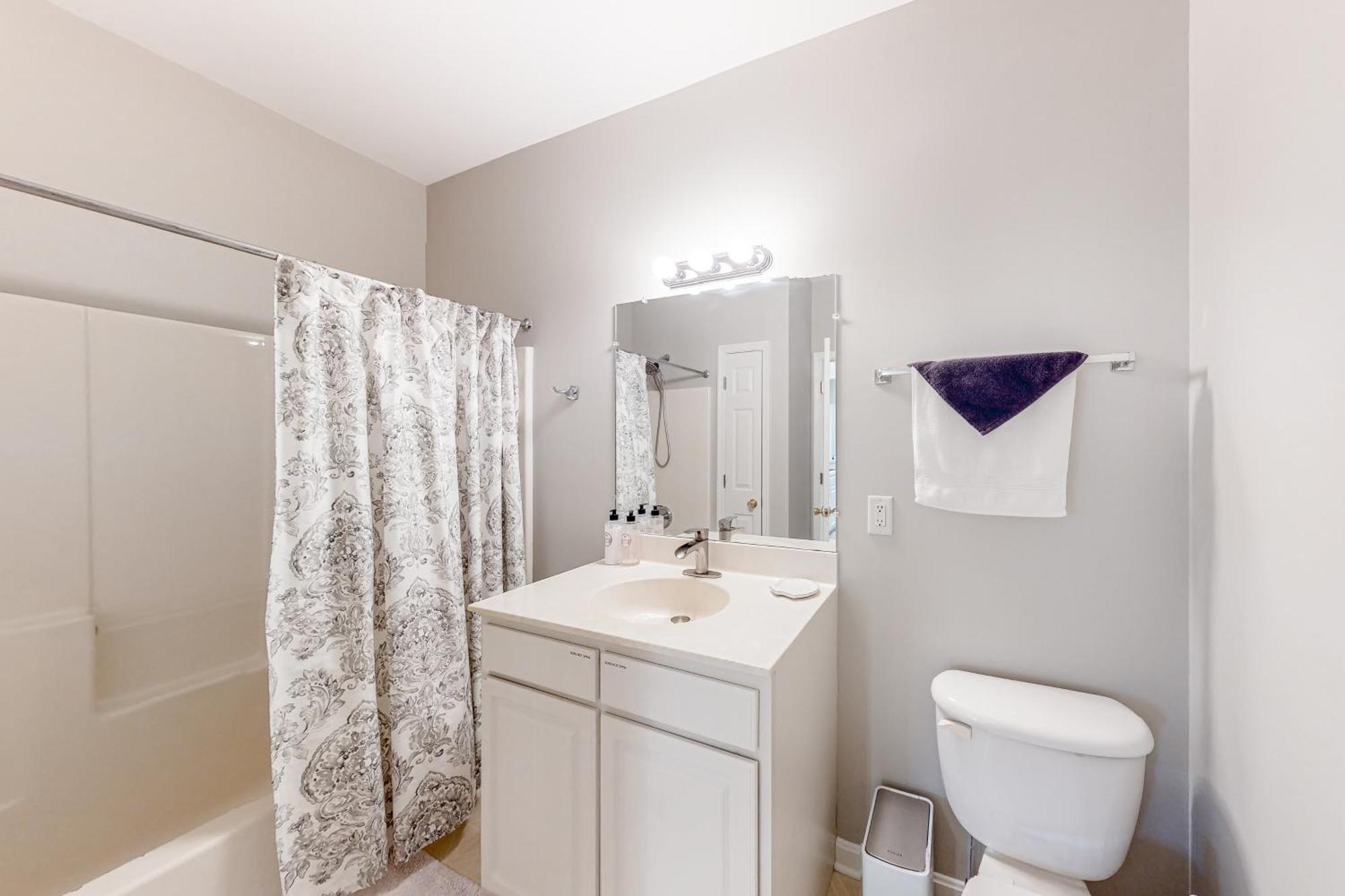 Creekwood --- 100 Cascade Ln, #109 Apartment *