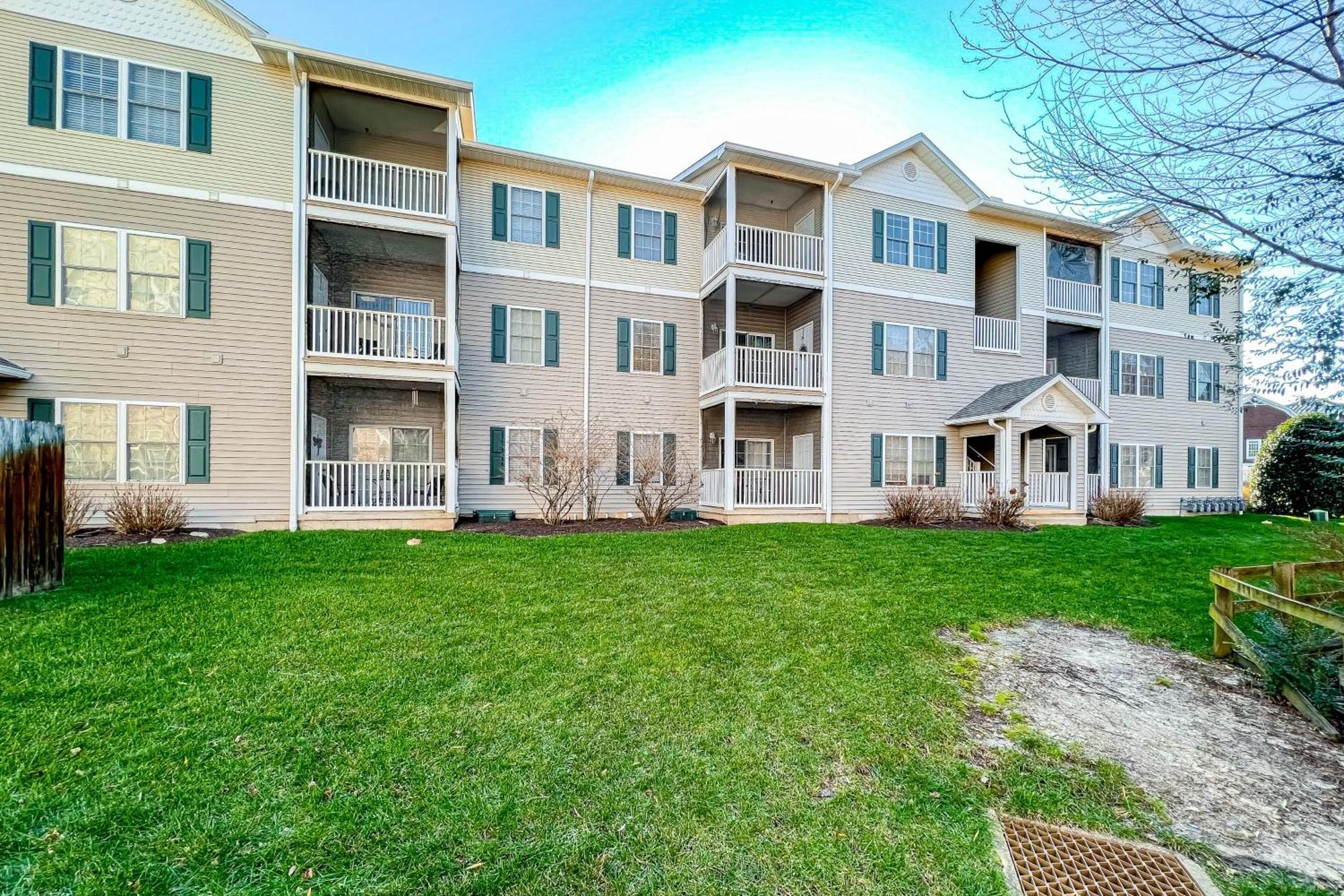 Creekwood --- 100 Cascade Ln, #109 Apartment *