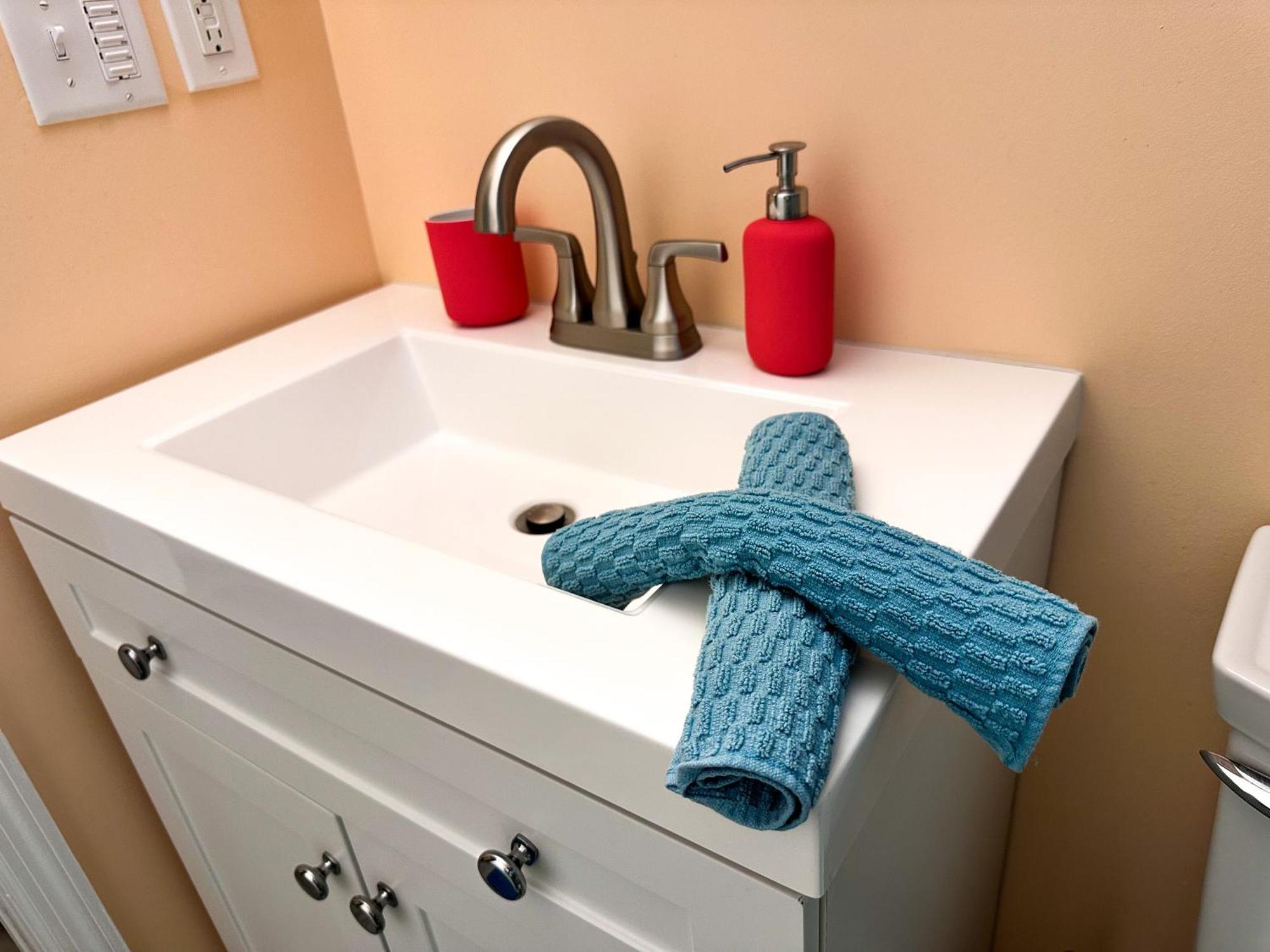 Modern Beachside Bliss: 2 Bed/2 Bath Haven Apartment Rehoboth Beach