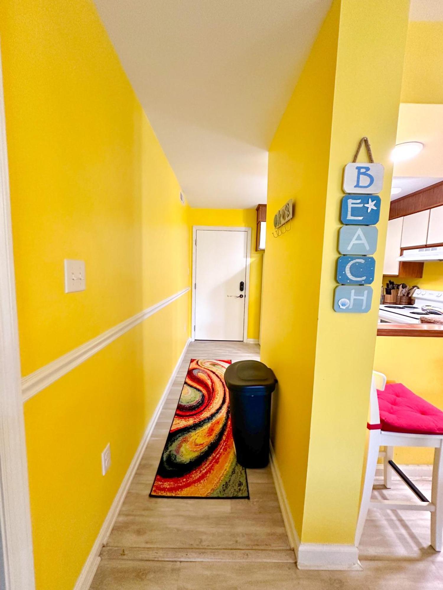 Apartment Modern Beachside Bliss: 2 Bed/2 Bath Haven Rehoboth Beach
