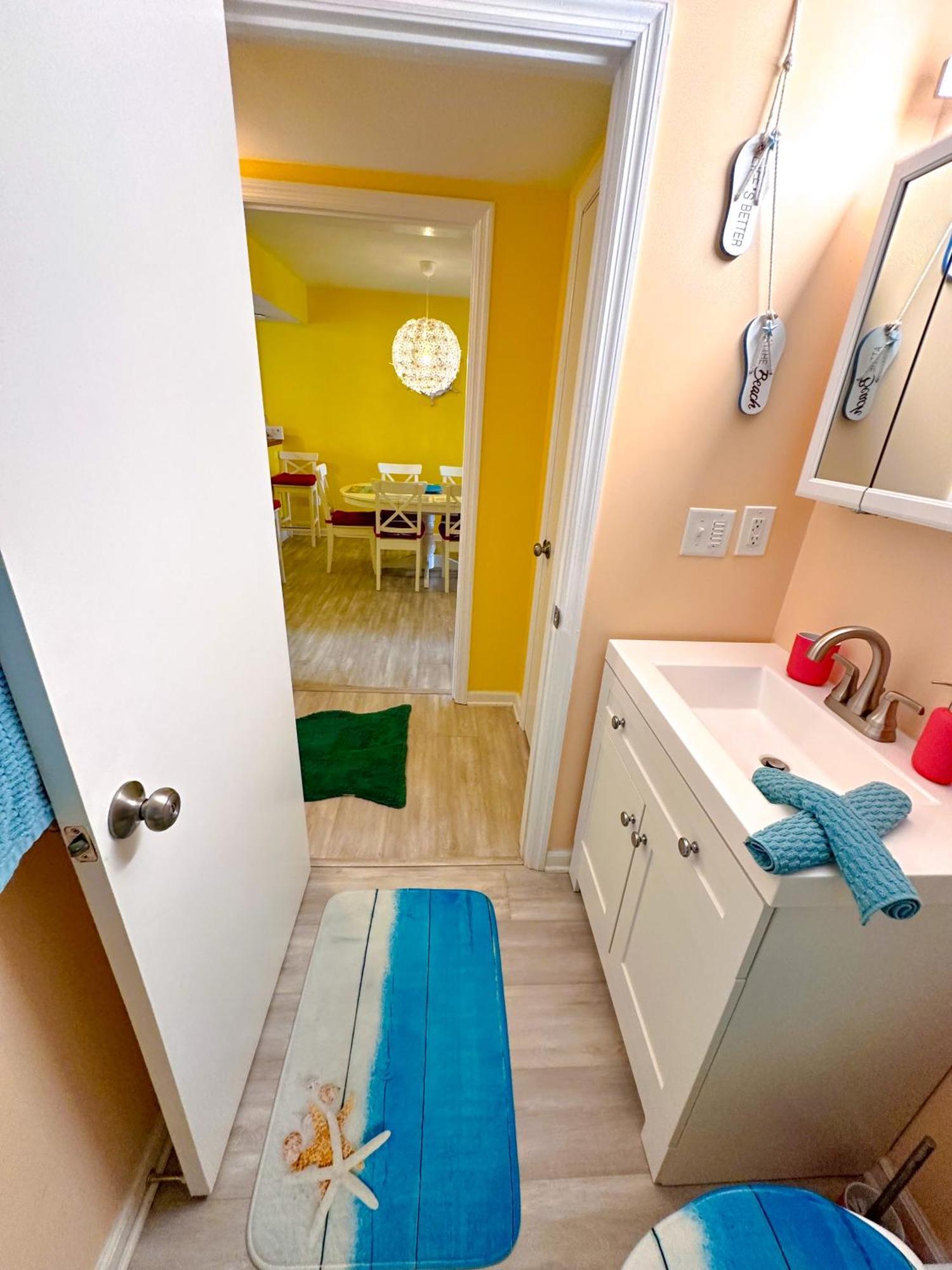 Modern Beachside Bliss: 2 Bed/2 Bath Haven Apartment