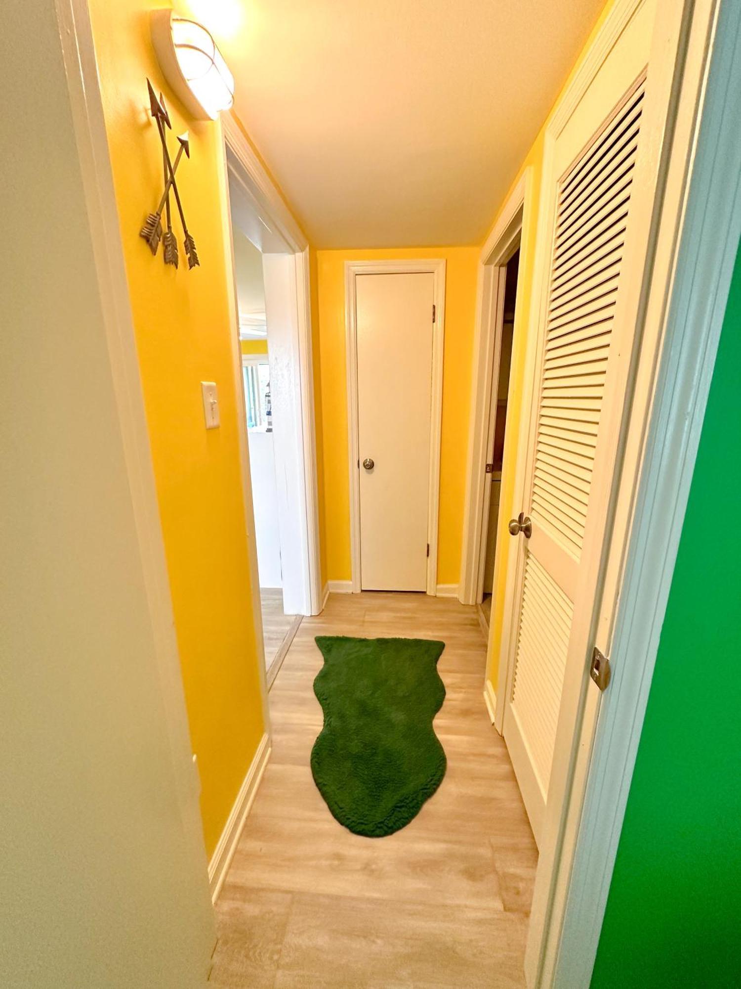 Modern Beachside Bliss: 2 Bed/2 Bath Haven Apartment *