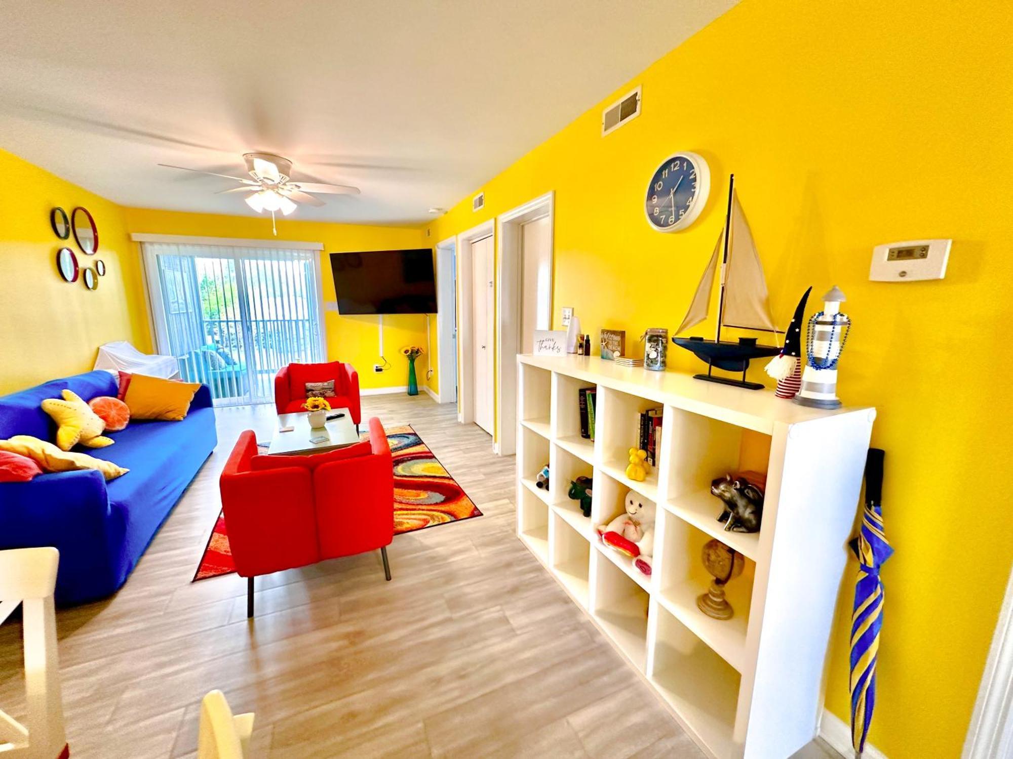 Modern Beachside Bliss: 2 Bed/2 Bath Haven Apartment
