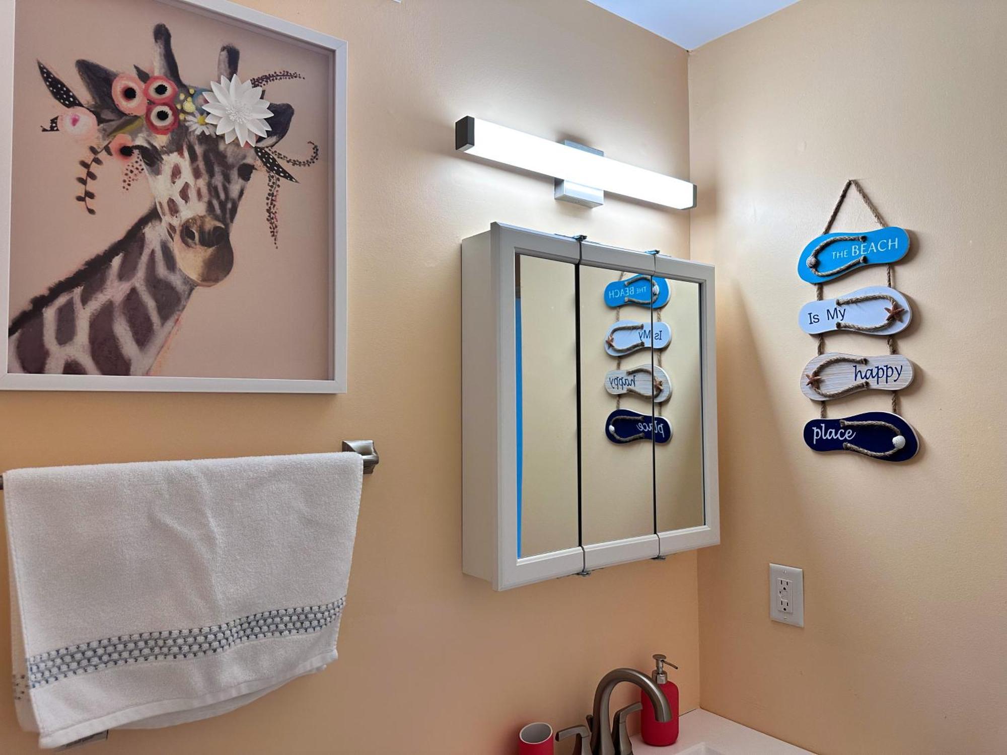 Apartment Modern Beachside Bliss: 2 Bed/2 Bath Haven *