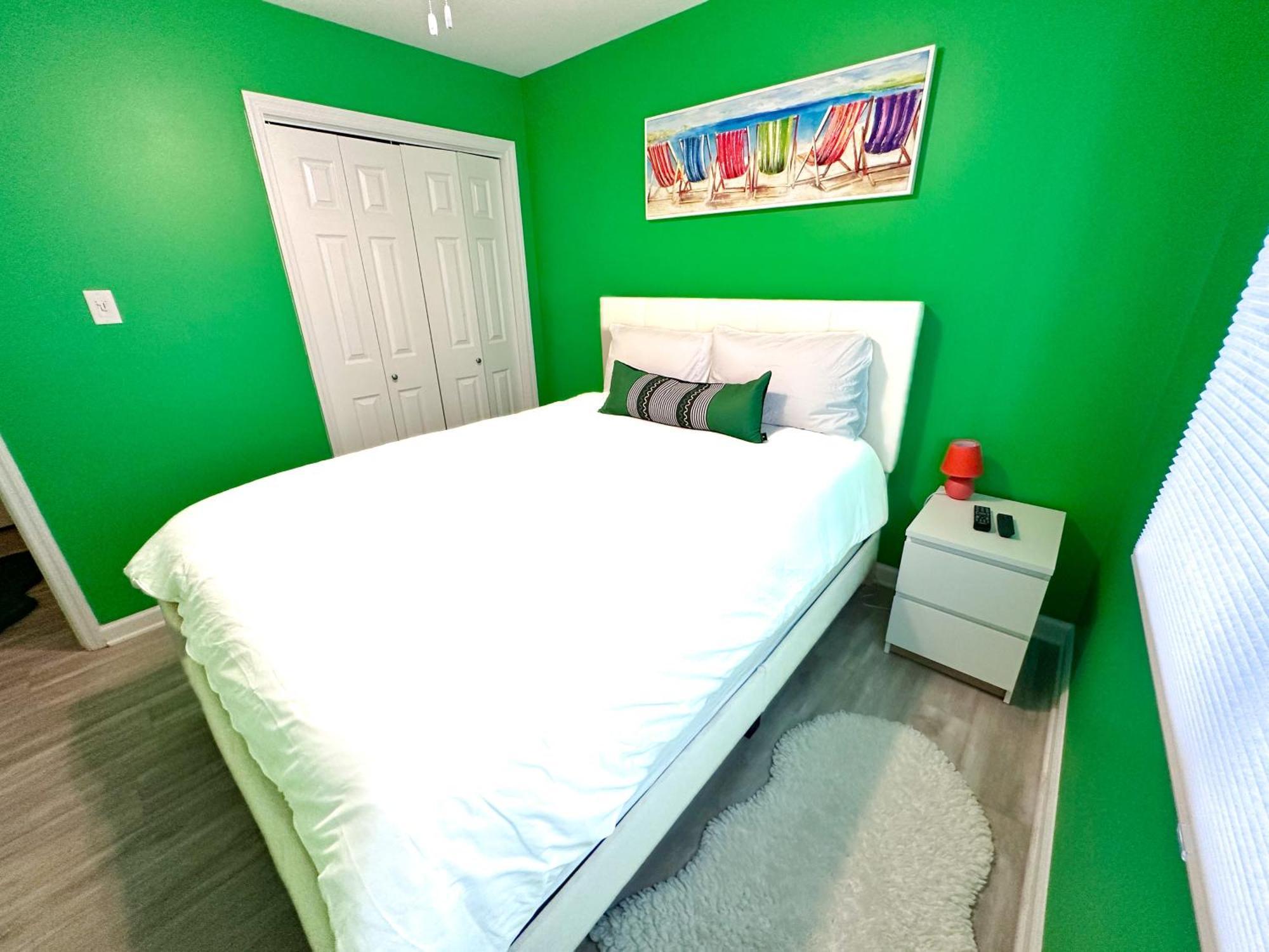 Modern Beachside Bliss: 2 Bed/2 Bath Haven Apartment *