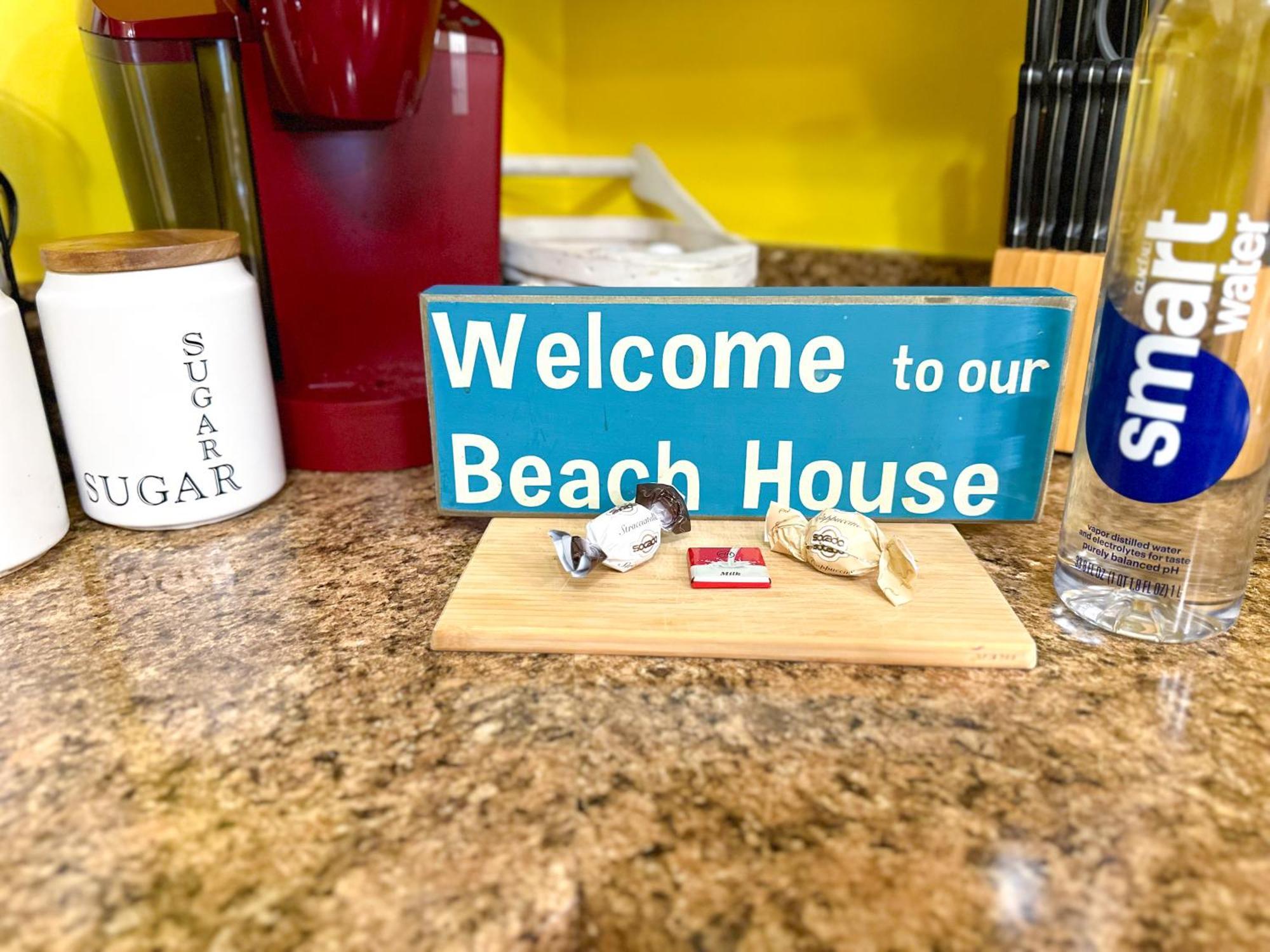 Modern Beachside Bliss: 2 Bed/2 Bath Haven Apartment