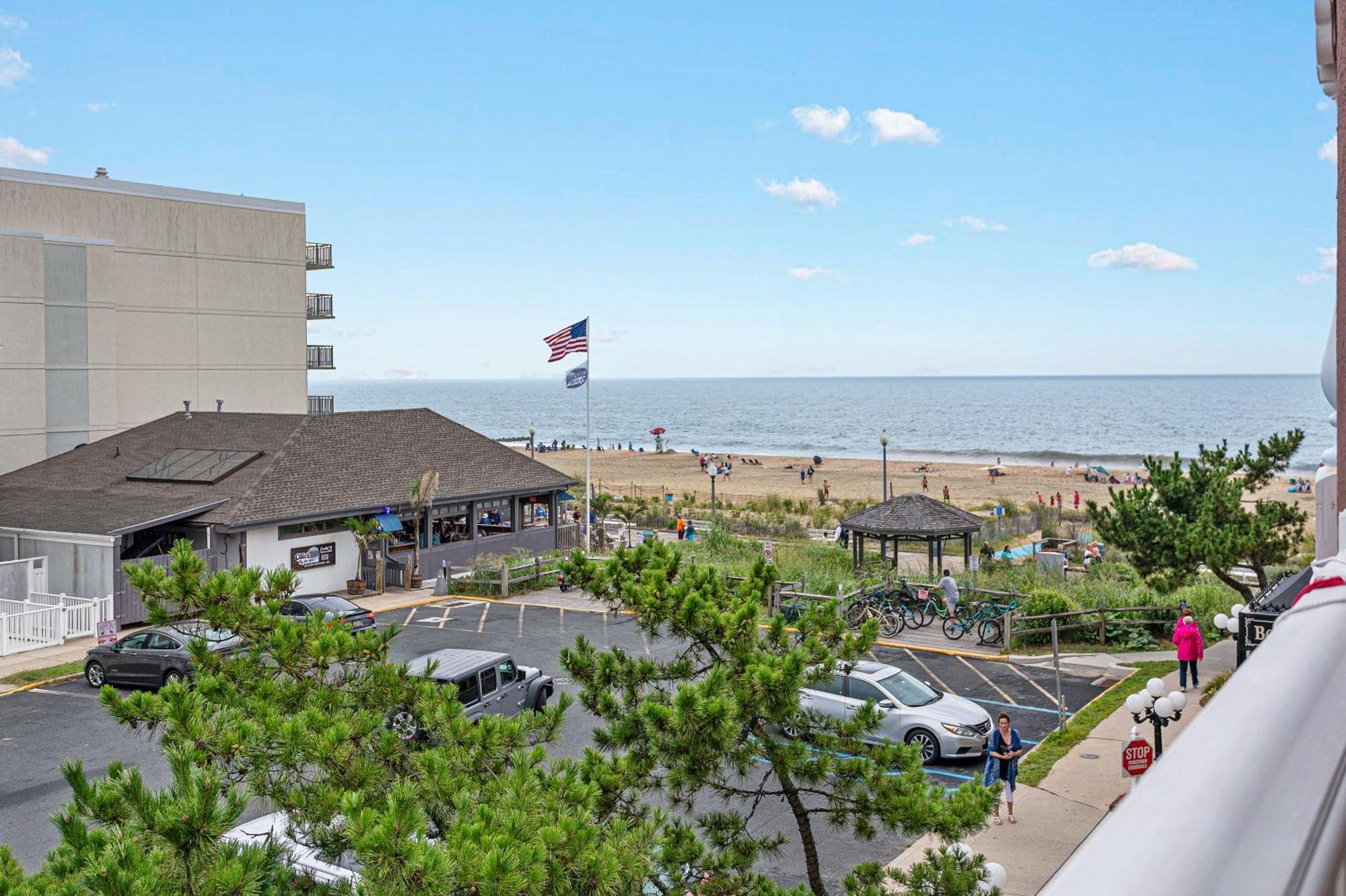 Boardwalk Plaza 4*