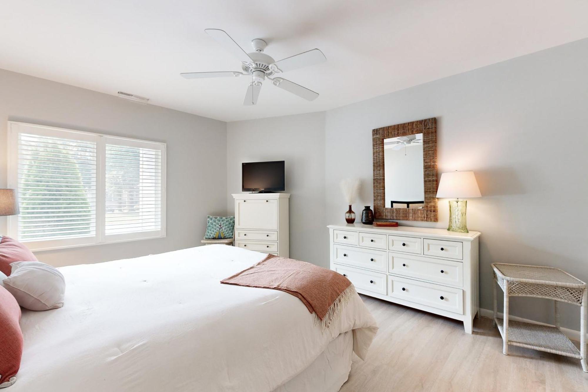 Apartment Spring --- 38167 West Dr. #716 *